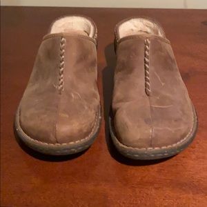 Ugg clogs